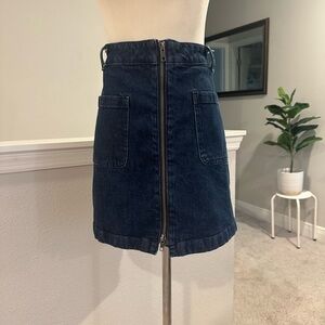 Madewell denim skirt SIZE 32 zipper front